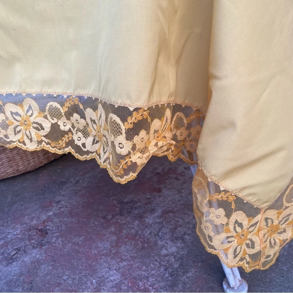 Vintage Mustard Yellow Lace Edge Tablecloth Table Linen